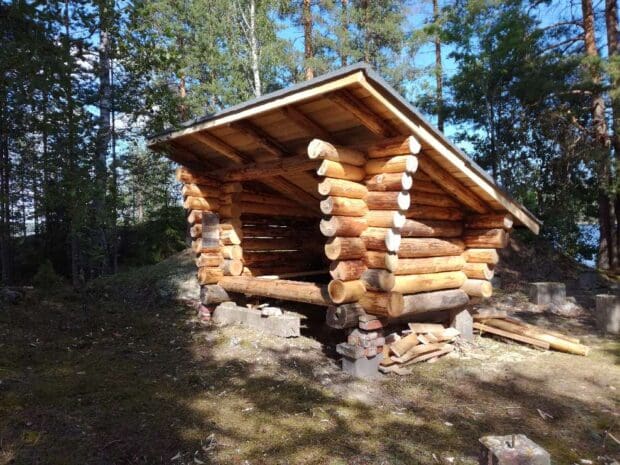 Laiturista tuli proomu, kun laavuhirret saivat kyydin Piikainluodolle -  Oriveden Sanomat