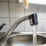 Asematieltä paljastui uusi vesivuoto – Saarentiellä on kotitalouksia ilman vettä