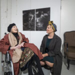 Leena Ylä-Lylyn valokuvat kertovat surusta – yhteinen ilo oli Ippa-tädin pääsy hänen näyttelyynsä
