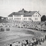 Näin Oriveden Sanomissa kirjoitettiin, kun olympiatuli vieraili Längelmäellä ja Orivedellä vuonna 1952 – Suojan kentälle suuren yleisömäärän eteen olympiasoihdun toi Kurt Roos