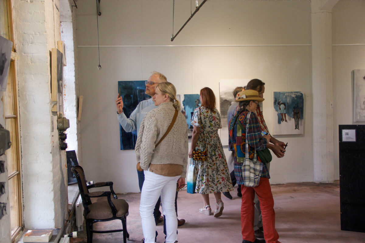 Walleniuksen Wapriikin viiden uuden näyttelyn avajaisia vietettiin keskiviikkona – mukana Aivi Gallénin lisäksi muun muassa Niko Saarisen näyttely