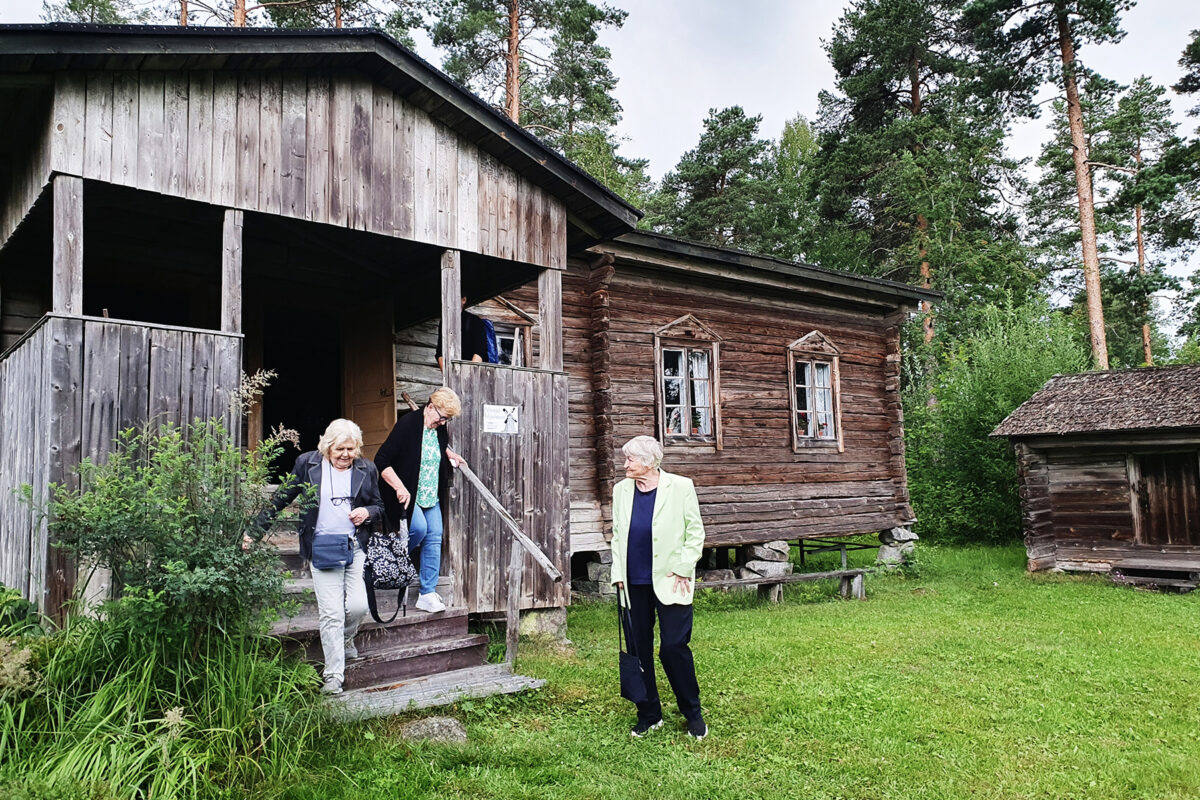 Kesäillassa Paltanmäellä pohdittiin kotiseutua ja sen merkitystä – “Kotiseutuhenki antaa voimia elämän arkeen”